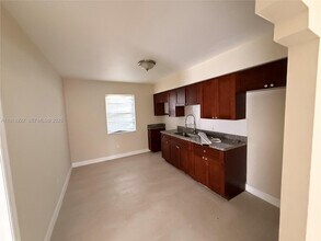2823 NW 97th St in Miami, FL - Building Photo - Building Photo