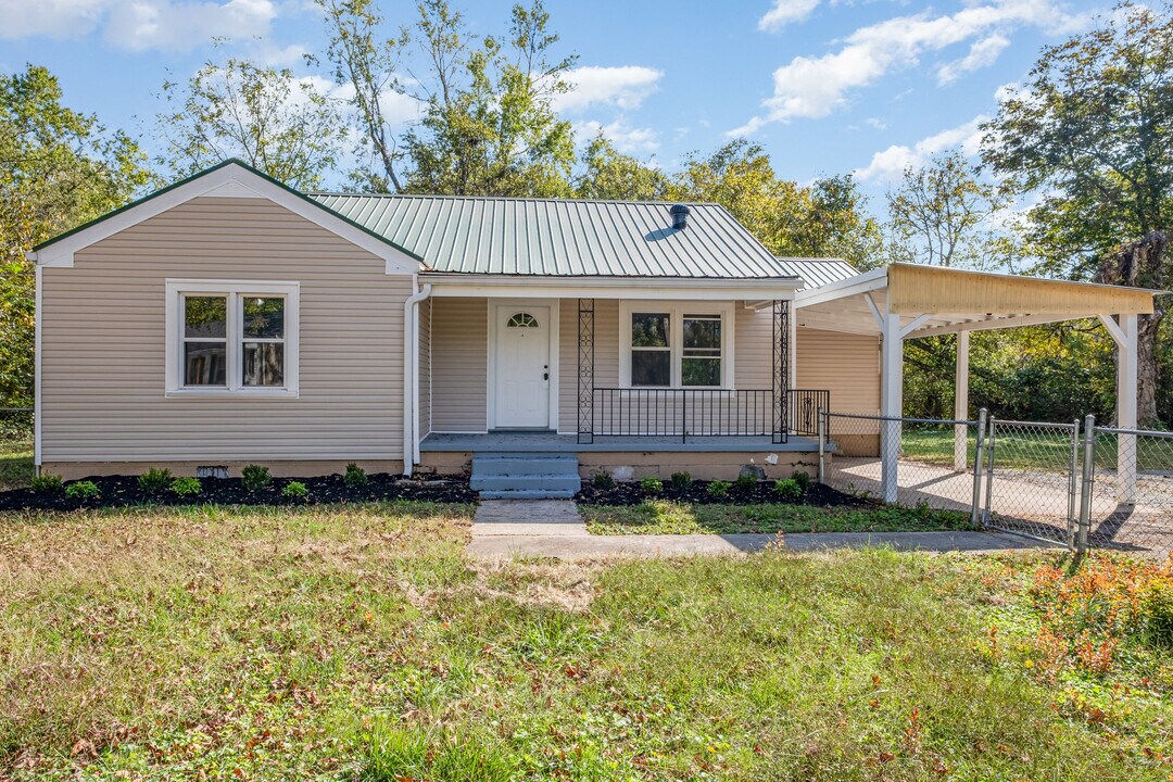 417 W Coffee St in Tullahoma, TN - Building Photo
