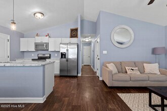 244 Breakwater Dr in Sneads Ferry, NC - Building Photo - Building Photo
