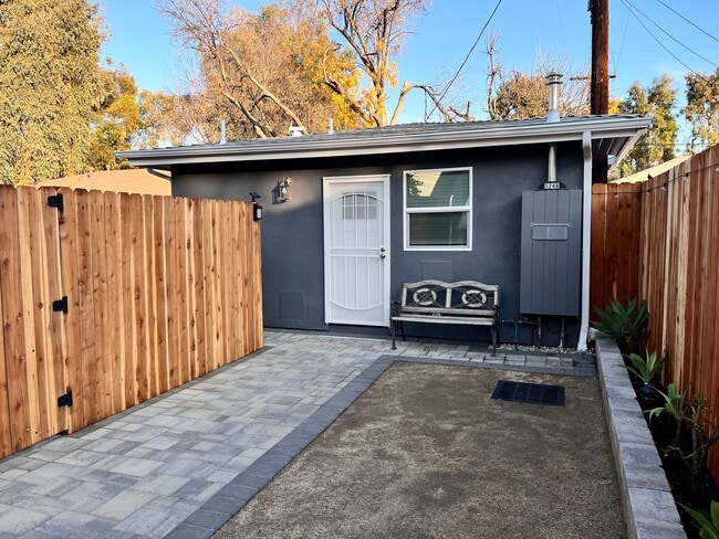 property at 5246 Canoga Ave