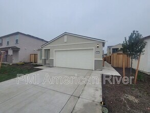 7433 Penfield Dr in Sacramento, CA - Building Photo - Building Photo