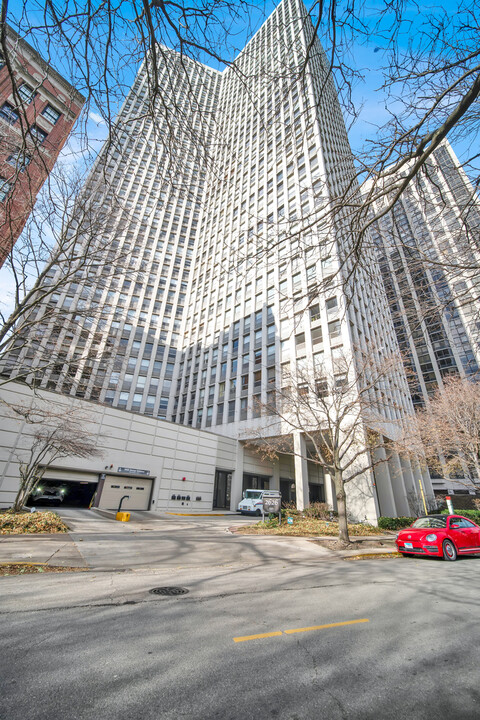 2626 N Lakeview Ave in Chicago, IL - Foto de edificio