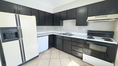 3950 Stonedike Dr in Colorado Springs, CO - Foto de edificio - Building Photo