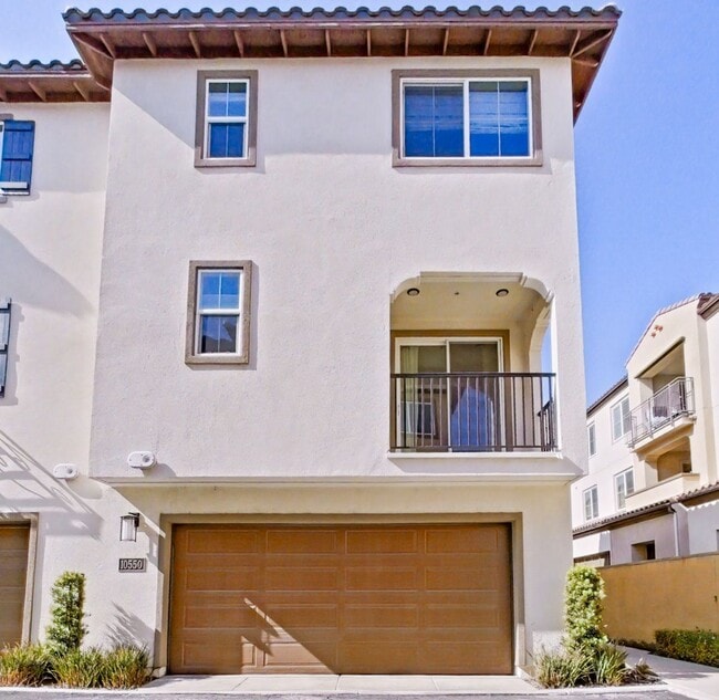 property at 10550 Acorn Pl