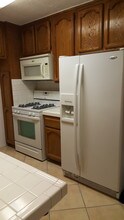 4431 Don Ricardo Dr, Unit 4 in Los Angeles, CA - Building Photo - Building Photo