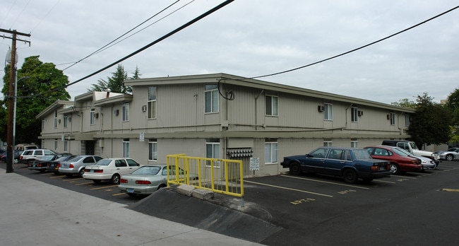 Canterbury Court in Eugene, OR - Foto de edificio - Building Photo