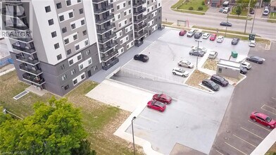 595 Strasburg Rd in Kitchener, ON - Building Photo - Building Photo