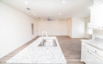 6904 21st St in Lubbock, TX - Building Photo - Building Photo