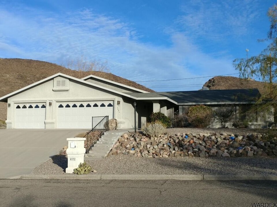 4092 Coral Reef Dr in Lake Havasu City, AZ - Foto de edificio