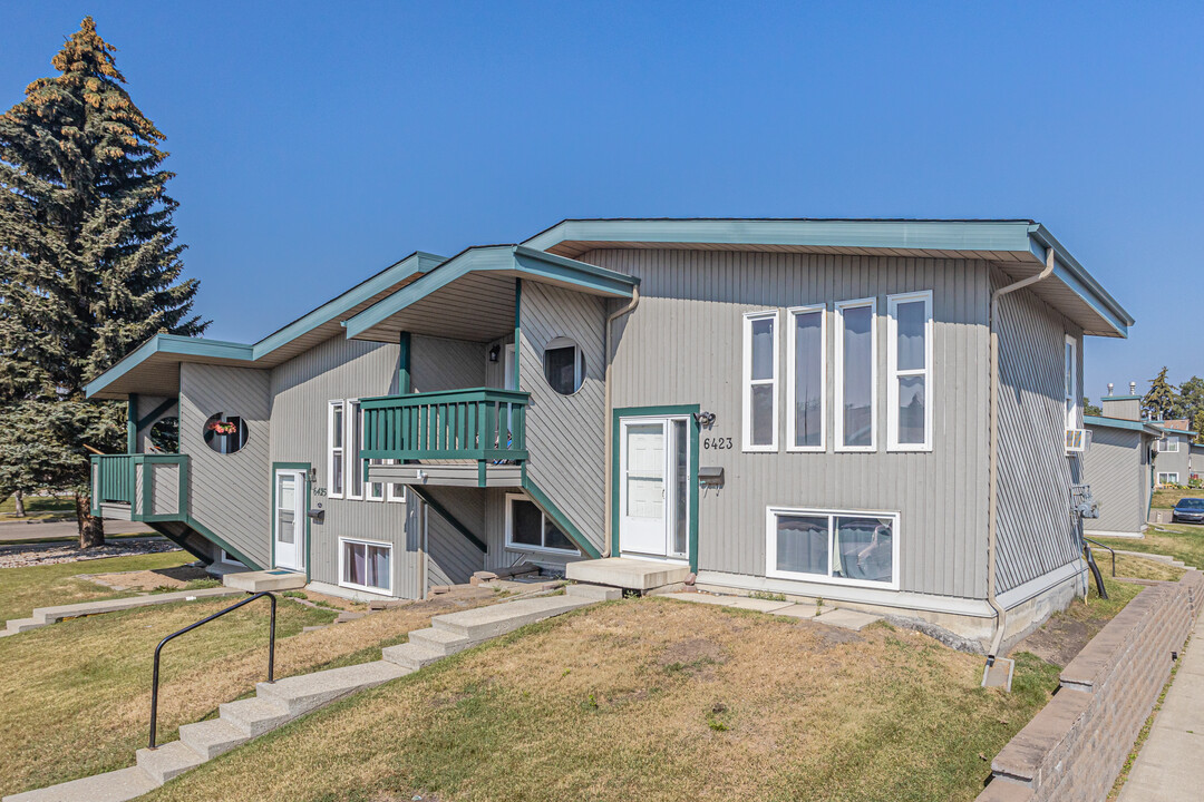 Tanglewood Homes in Edmonton, AB - Building Photo