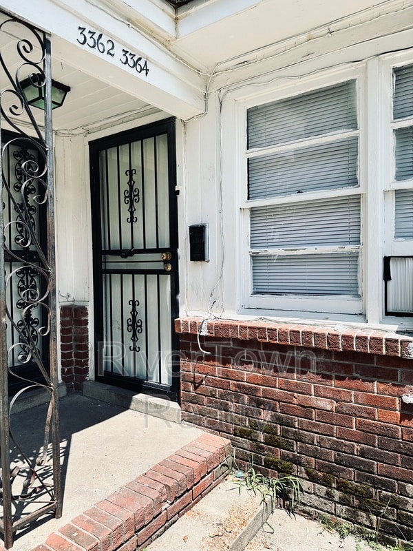 property at 3364 Rosamond Ave