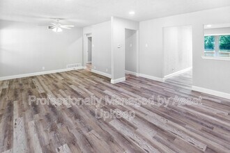 1223 Dumont Dr in Richardson, TX - Foto de edificio - Building Photo