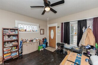 1446 Hopkins Ave in Lakewood, OH - Foto de edificio - Building Photo