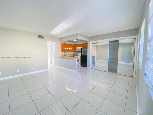 4050 NE 12th Terrace in Oakland Park, FL - Building Photo - Building Photo