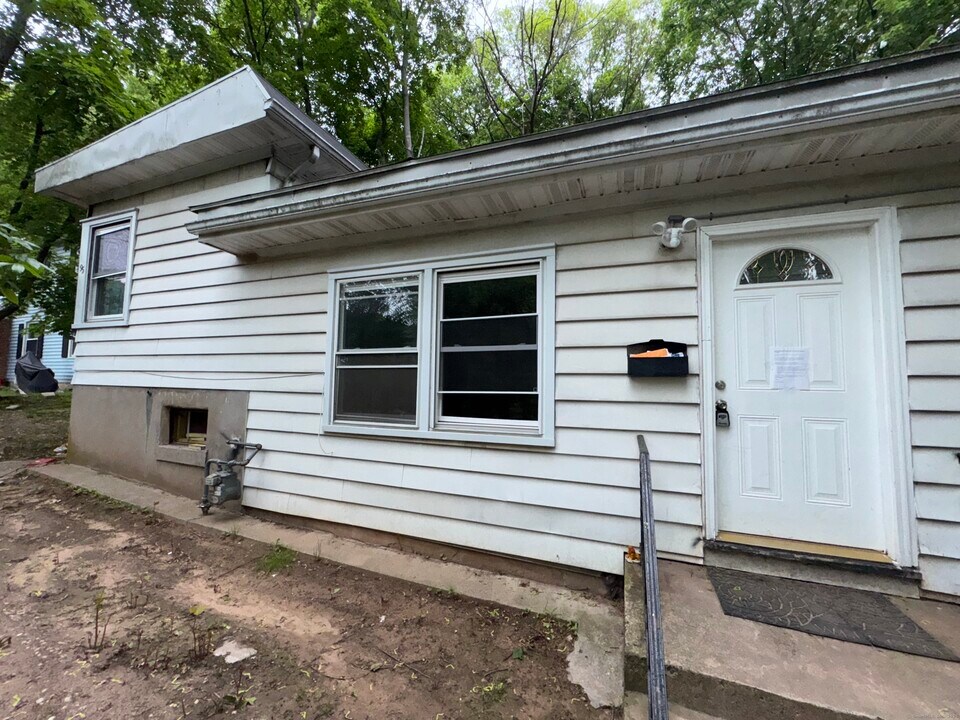 95 Rock Creek Rd in New Haven, CT - Building Photo