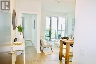 15 Lynch St in Brampton, ON - Building Photo