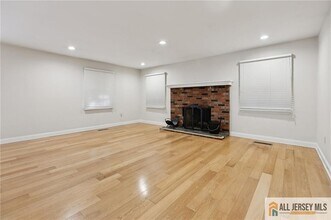 1 Landry Rd in Franklin Township, NJ - Foto de edificio - Building Photo