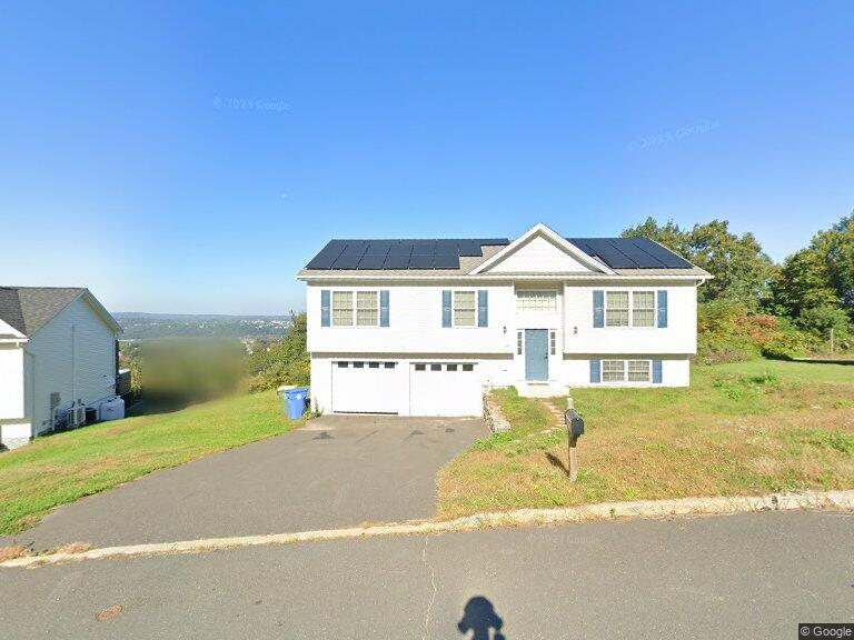 44 Shadybrook Ln in Waterbury, CT - Building Photo