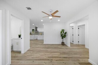 3906 Simsbrook Dr in Houston, TX - Building Photo - Building Photo