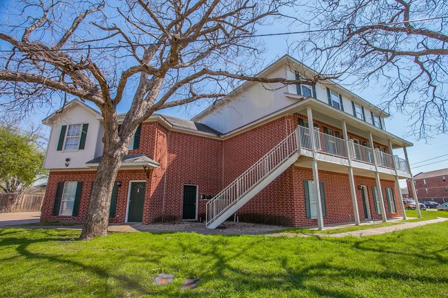 Columbine Condos in Waco, TX - Foto de edificio - Building Photo