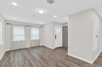 1607 Carter St in Bastrop, TX - Building Photo - Building Photo