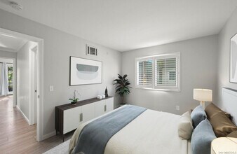 2828 Famosa Blvd, Unit 101 in San Diego, CA - Foto de edificio - Building Photo