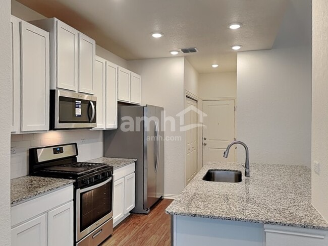 2733 Meadowood Heights in New Braunfels, TX - Building Photo - Building Photo