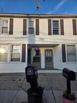 7 S Main St in Stewartstown, PA - Building Photo