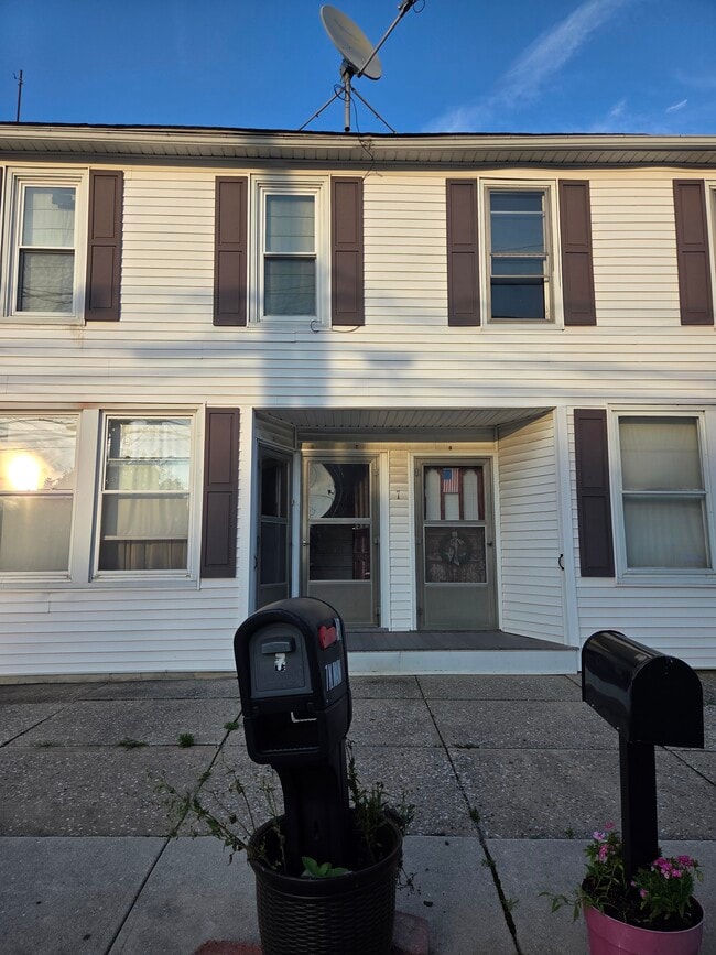 7 S Main St