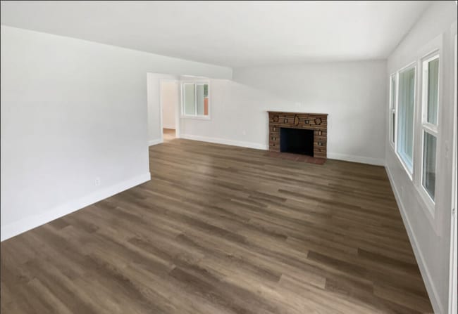 704 Mountain Ave in Pomona, CA - Foto de edificio - Building Photo