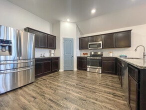 10624 Langham Dr in Waco, TX - Foto de edificio - Building Photo