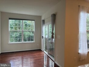 9105 Belo Gate Dr in Manassas Park, VA - Foto de edificio - Building Photo