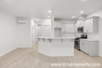 1218 S Quartz Dr in Cornelius, OR - Building Photo - Building Photo