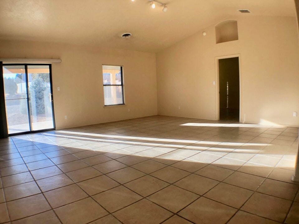 4905 Kingsway Dr in Farmington, NM - Building Photo