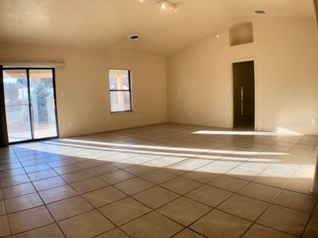 property at 4905 Kingsway Dr