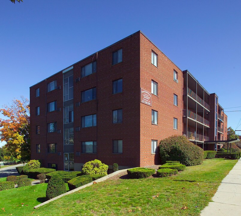 Doral Apartments in Quincy, MA - Foto de edificio