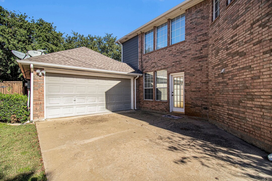 527 Southridge Way in Irving, TX - Building Photo