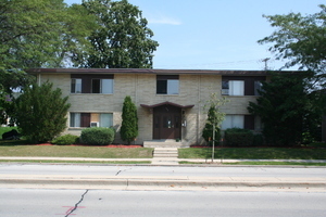 51st Street 8 Families in Milwaukee, WI - Building Photo