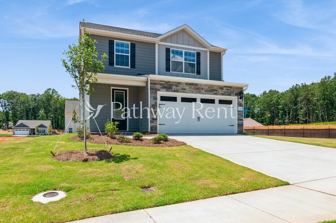 107 Sandypark Ct in Troutman, NC - Building Photo