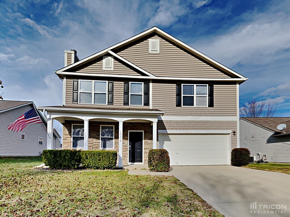 10810 Running Brook Rd in Indianapolis, IN - Building Photo