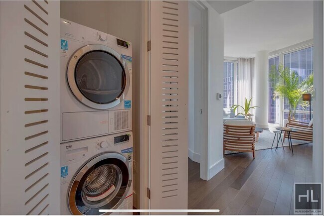 NO FEE One Bed in Turtle Bay! Won't Stay o in New York, NY - Building Photo - Building Photo