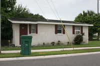 413 12th St W in Palmetto, FL - Foto de edificio - Building Photo