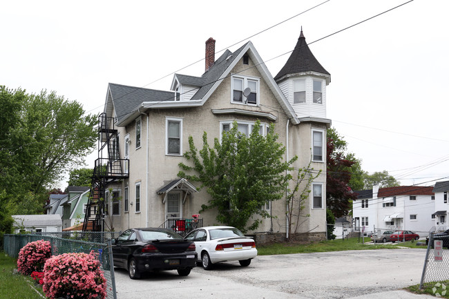 401 Harrison Ave in Norwood, PA - Foto de edificio - Building Photo