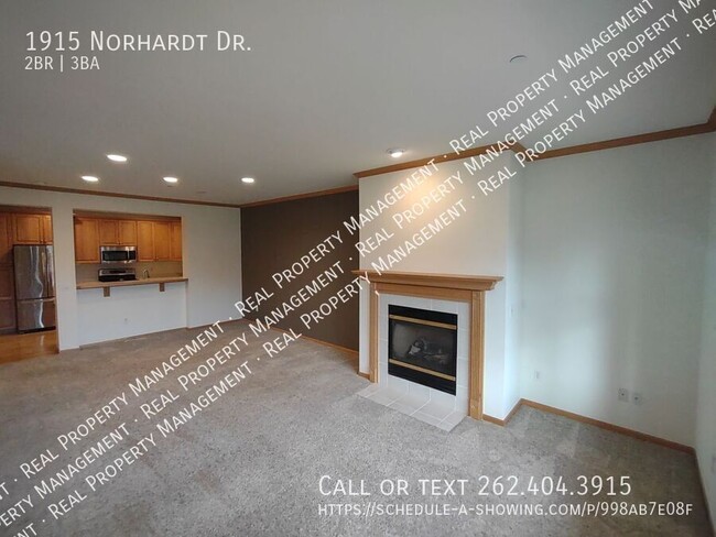 1915 Norhardt Dr in Brookfield, WI - Foto de edificio - Building Photo