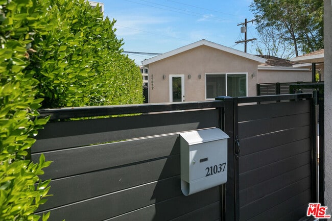 21037 Costanso St in Los Angeles, CA - Building Photo - Building Photo