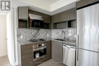 9-2219 Mabelle Ave in Toronto, ON - Building Photo - Building Photo