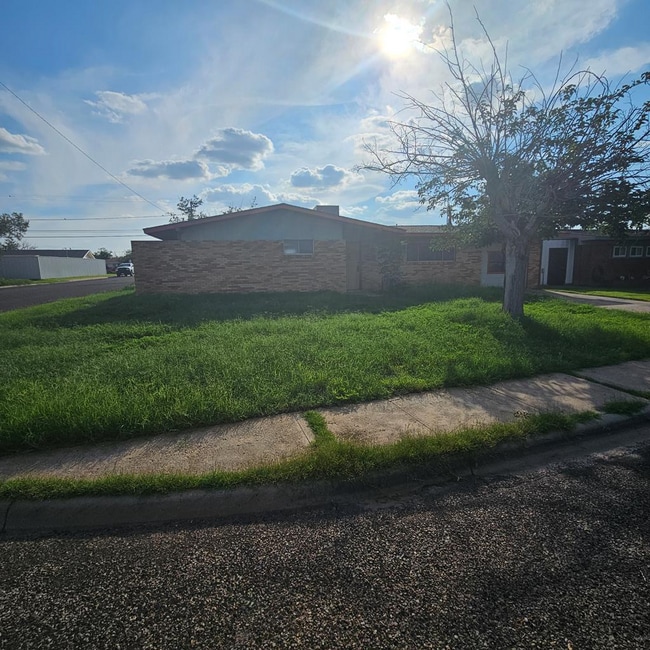property at 2601 Verde Ave