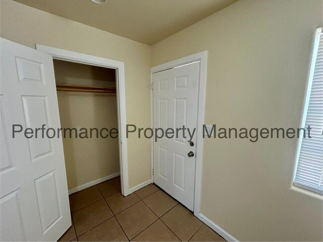 615 Flower St in Bakersfield, CA - Building Photo - Building Photo