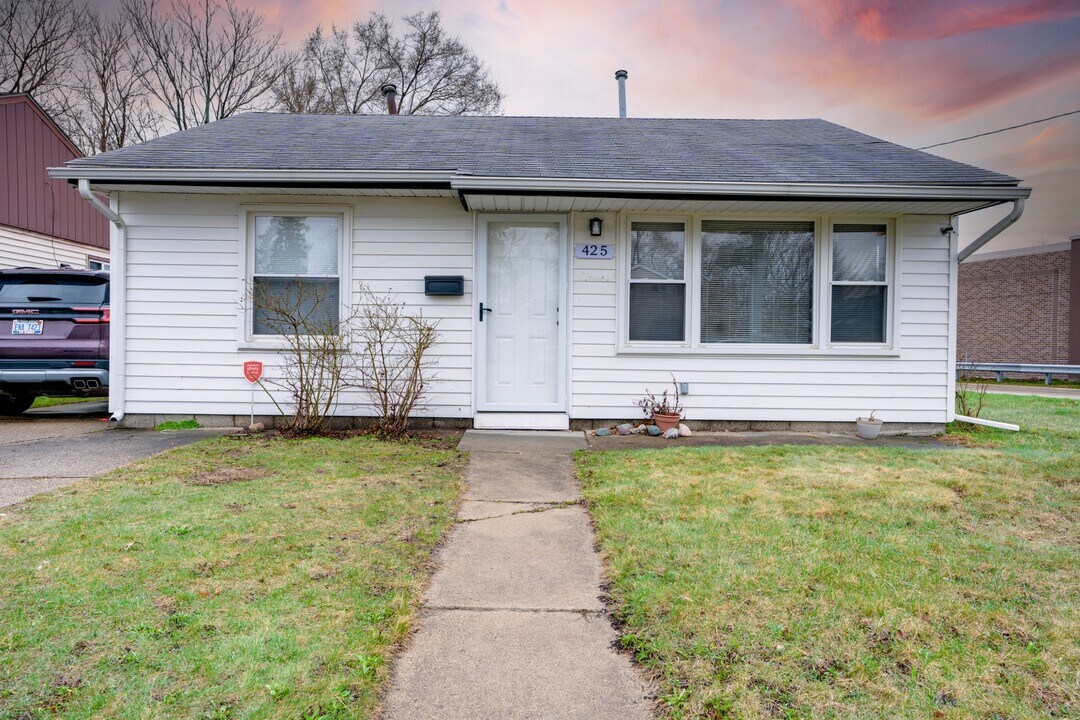 425 W Woodward Hts in Hazel Park, MI - Building Photo
