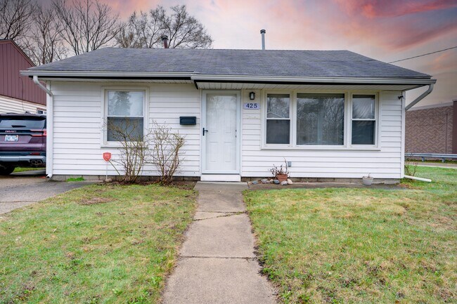property at 425 W Woodward Hts